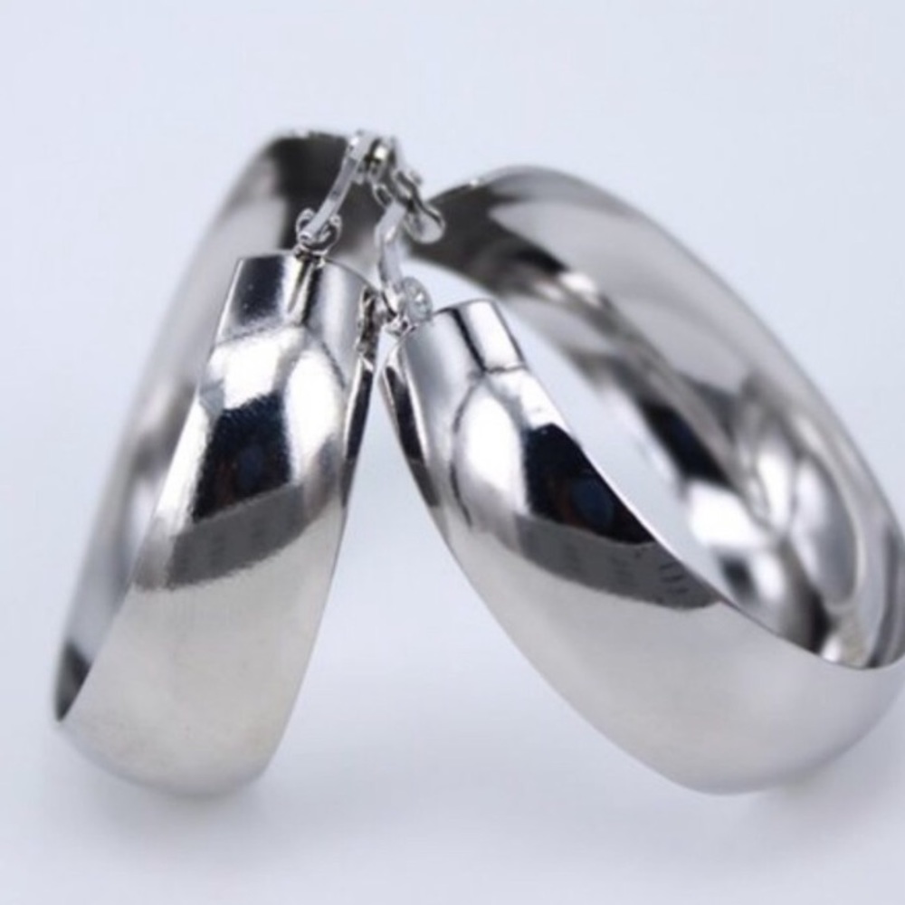 New 18K white Gold 2” Round Chunky hoop earrings - Picture 2 of 4